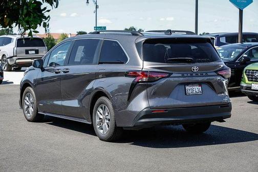 2021 Toyota Sienna LE