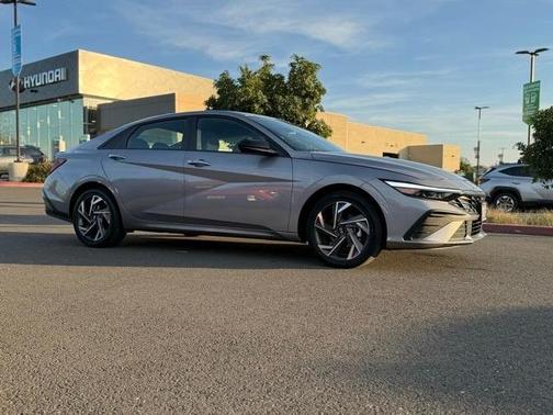 2025 Hyundai ELANTRA HEV SEL