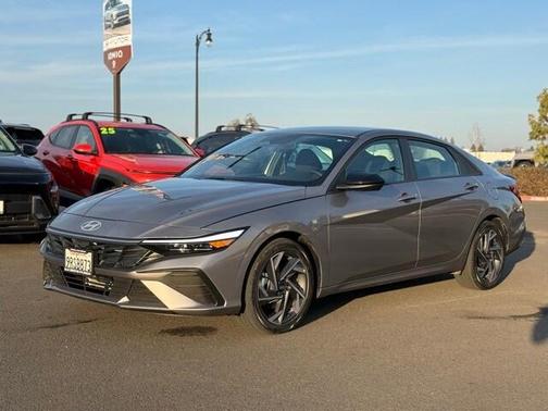 2025 Hyundai ELANTRA HEV SEL