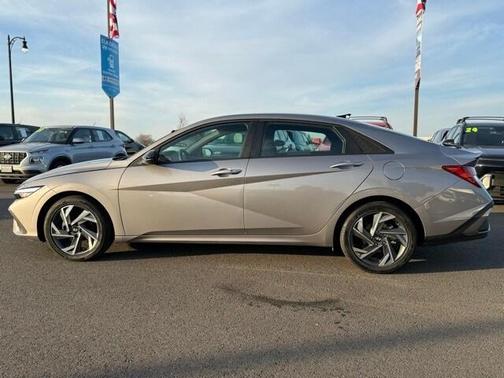 2025 Hyundai ELANTRA HEV SEL