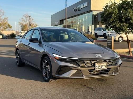 2025 Hyundai ELANTRA HEV SEL
