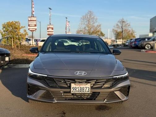 2025 Hyundai ELANTRA HEV SEL