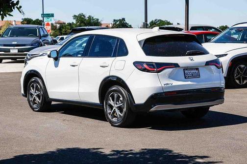 White 2023 Honda HR-V EX-L