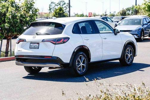 White 2023 Honda HR-V EX-L