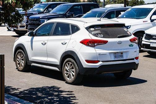 Dazzling White 2017 Hyundai TUCSON SE