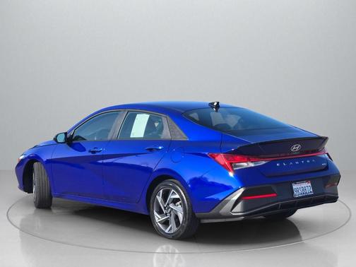 2025 Hyundai ELANTRA HEV SEL