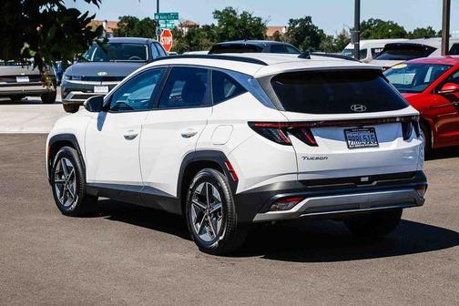White Pearl 2025 Hyundai TUCSON SEL Convenience