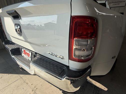 2023 RAM 3500 Tradesman Crew Cab 4x4 8' Box