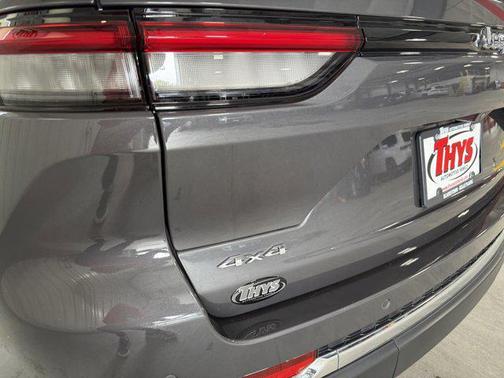 2023 Jeep Grand Cherokee Laredo