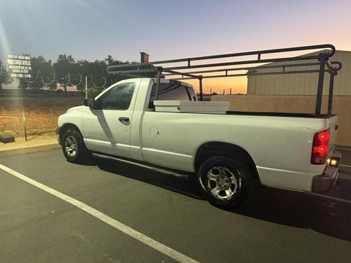 white 2002 Dodge Ram 1500 SLT