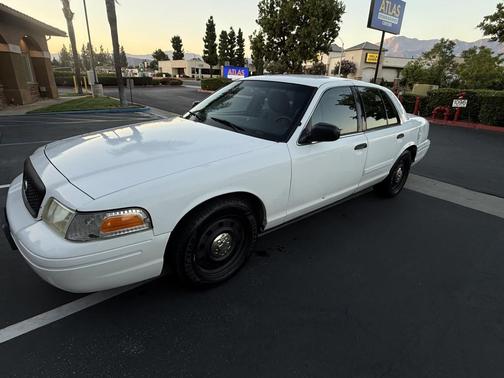 Vibrant White 2011 Ford Crown Victoria