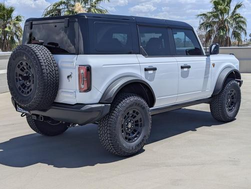 Oxford White 2026 Ford Bronco Badlands