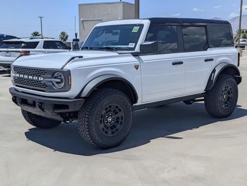 Oxford White 2026 Ford Bronco Badlands