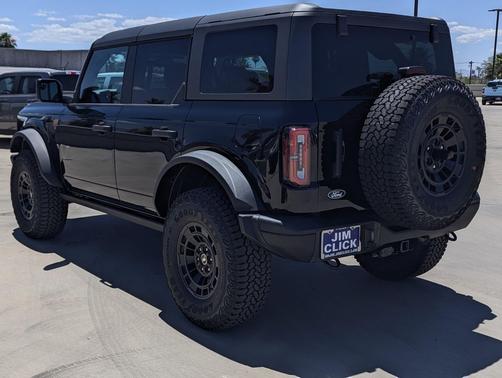 Shadow Black 2026 Ford Bronco Badlands