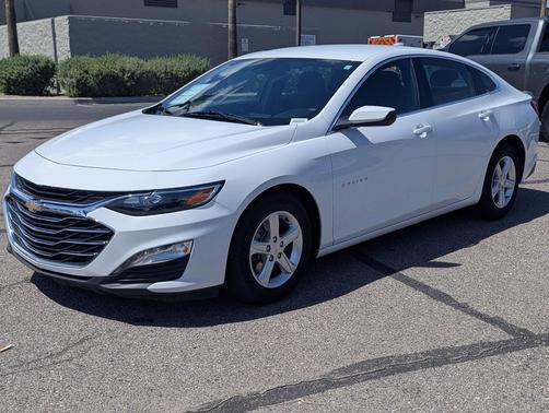 Summit White 2024 Chevrolet Malibu FWD 1LT