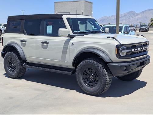Desert Sand 2026 Ford Bronco Outer Banks