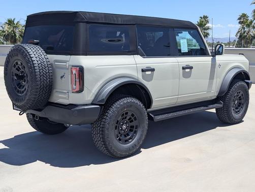 Desert Sand 2026 Ford Bronco Outer Banks