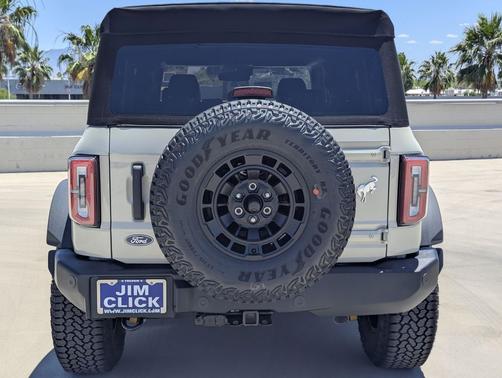 Desert Sand 2026 Ford Bronco Outer Banks