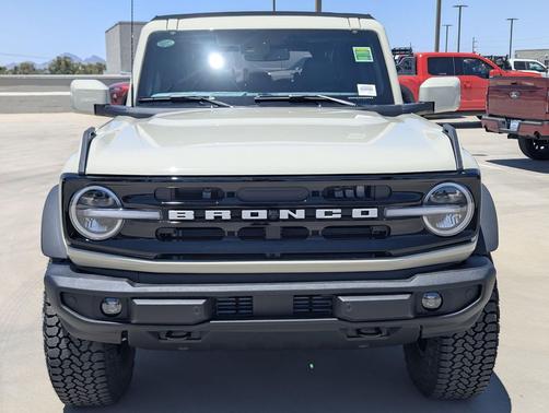 Desert Sand 2026 Ford Bronco Outer Banks