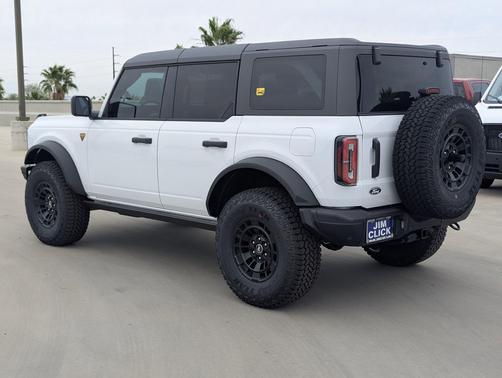 Oxford White 2026 Ford Bronco Badlands