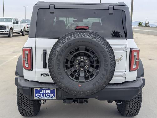 Oxford White 2026 Ford Bronco Badlands