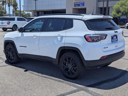 Bright White Clearcoat 2025 Jeep Compass Latitude