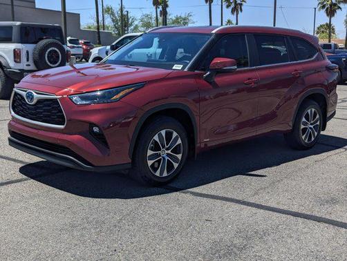 Ruby Flare Pearl 2024 Toyota Highlander Hybrid XLE
