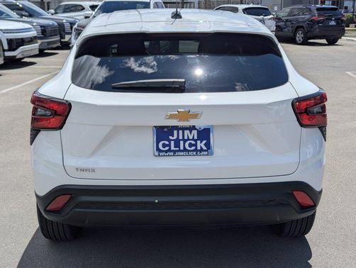Summit White 2024 Chevrolet Trax LS
