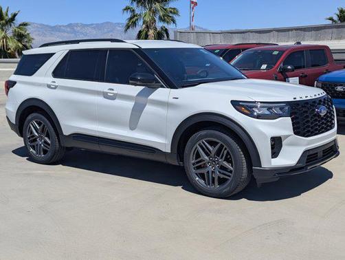 Star White Metallic Tri-Coat 2026 Ford Explorer ST-Line