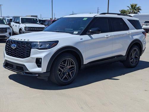 Star White Metallic Tri-Coat 2026 Ford Explorer ST-Line