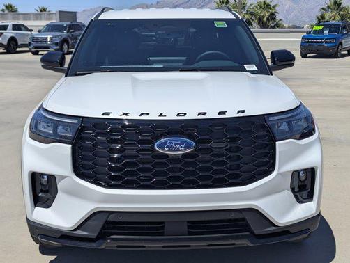 Star White Metallic Tri-Coat 2026 Ford Explorer ST-Line