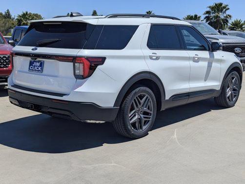 Star White Metallic Tri-Coat 2026 Ford Explorer ST-Line