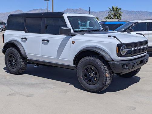 Oxford White 2026 Ford Bronco Badlands