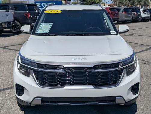 Snow White Pearl 2024 Kia Seltos S