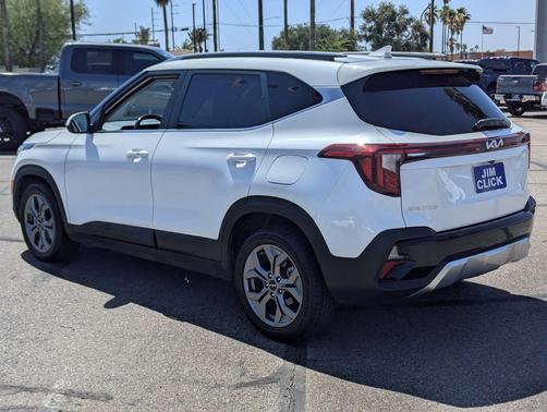 Snow White Pearl 2024 Kia Seltos S