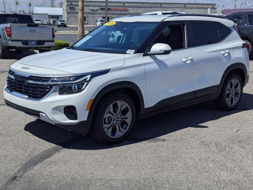 Snow White Pearl 2024 Kia Seltos S