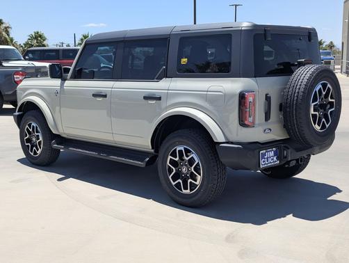 Desert Sand 2026 Ford Bronco Outer Banks