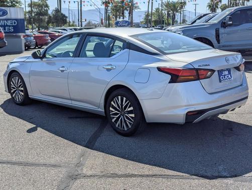 Brilliant Silver Metallic 2024 Nissan Altima 2.5 SV