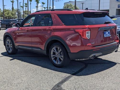 Rapid Red Metallic Tinted Clearcoat 2023 Ford Explorer XLT