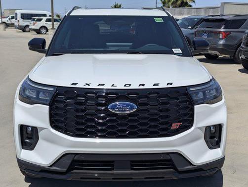 Star White Metallic Tri-Coat 2026 Ford Explorer ST