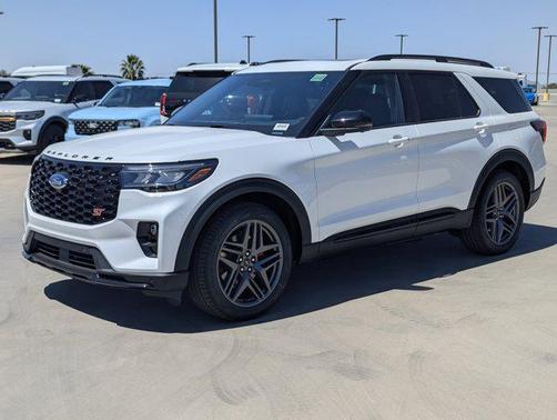 Star White Metallic Tri-Coat 2026 Ford Explorer ST