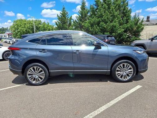 Coastal Gray Metallic 2021 Toyota Venza XLE