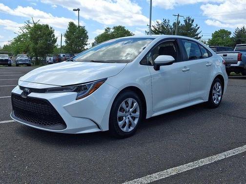 Blizzard Pearl 2020 Toyota Corolla LE