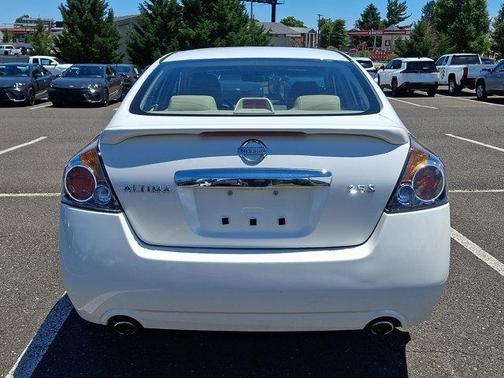 Winter Frost 2010 Nissan Altima 2.5 S