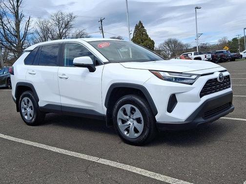Ice 2023 Toyota RAV4 LE