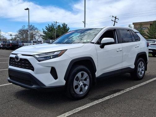 Ice 2023 Toyota RAV4 LE