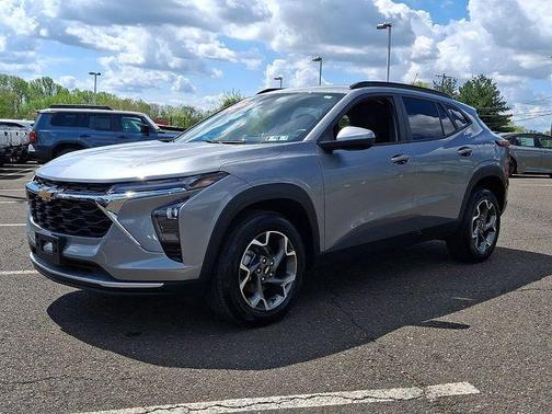 Sterling Gray Metallic 2025 Chevrolet Trax LT