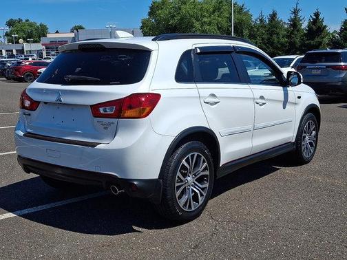 Diamond White Pearl 2017 Mitsubishi Outlander Sport 2.4 GT