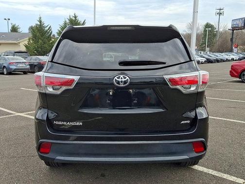 2016 Toyota Highlander LE
