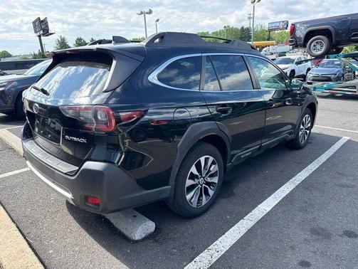 Crystal Black Silica 2023 Subaru Outback Limited